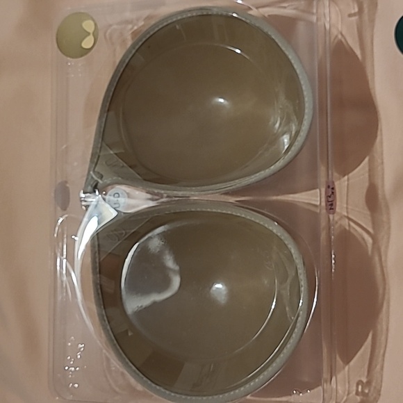 NWT NuBra Ultralite D-Cup Stick On Bra - Picture 5 of 6